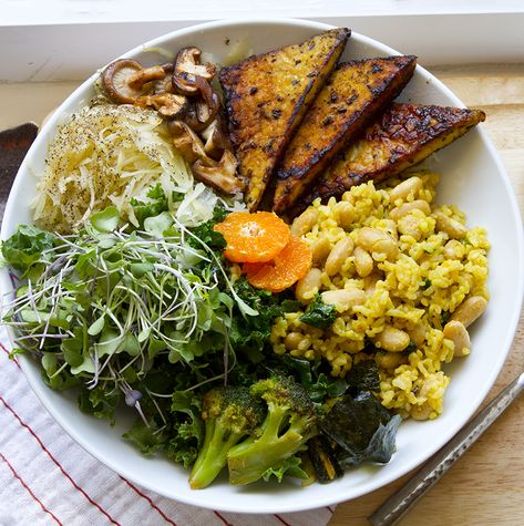 Macro Meal. Tender wilted kale hugged by warm, nutty brown rice and white beans. Peppered shiitakes tumble alongside, an accent of tangy sauerkraut and a few crisp, fresh sprouts on top. Maple tamari tempeh triangles fan along the rim of my wide, white bowl. A kiss of sweet, juicy, zesty satsuma. And plentiful amounts of... Recipes With Macros, Wilted Kale, Macro Bowl, Macrobiotic Recipes, Macro Diet, Macros Diet, Native Foods, Macro Friendly Recipes, Macro Meals