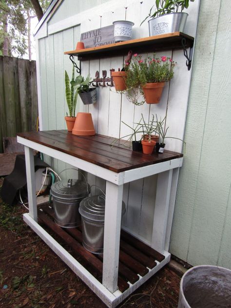 Potting Bench Diy Simple, Diy Potting Bench Ideas, Potting Station Outdoor, Planting Bench Diy Potting Tables, Planter Table Diy, Diy Potting Table With Sink, Small Potting Bench Ideas, Potting Table Ideas Diy, Garden Table Diy Potting Benches Work Stations