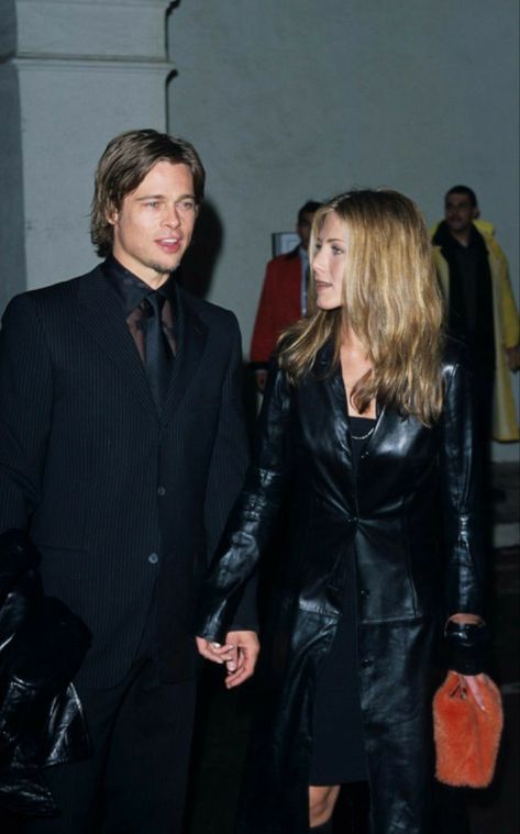 Brad And Jennifer, Jennifer Aniston 90s, Brad Pitt Jennifer Aniston, Jennifer Anniston Style, Brad Pitt And Jennifer, Brad And Jen, Jennifer Aniston Style, Jen Aniston, Jolie Pitt