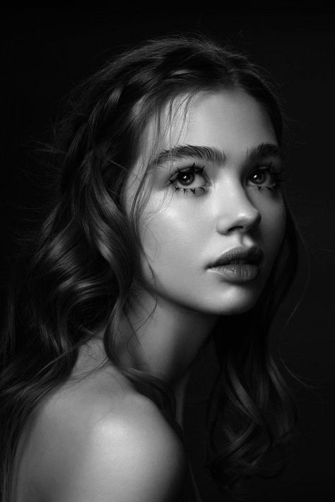 Black And White Photography Portraits, Girl Face Tattoo, Models To Draw, Black And White Face, Art Photography Portrait, Face Drawing Reference, Portrait Photography Women, Face Photography, Female Portraits