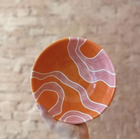 Hand Paint Pottery Ideas, Pottery Painting Ideas Geometric, Pottery Bowls Painting, Soup Bowl Painting Ideas, Ceramic Painting Ideas Bowls Simple, Colourful Pottery Painting, Pottery Painting Outfit Ideas, Cute Painted Pottery Ideas, Paint It Yourself Pottery