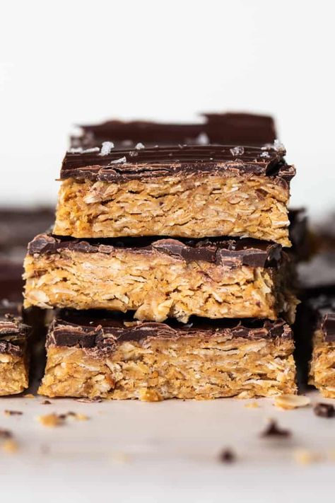 Peanut Butter Cup Oatmeal Bars - Fit Foodie Finds Chocolate Rice Krispie Treats, Bars Healthy, Peanut Butter Oatmeal Bars, Oatmeal Breakfast Bars, Fit Foodie Finds, Blueberry Cream Cheese, Fit Foodie, Peanut Butter Oatmeal, Butter Rice