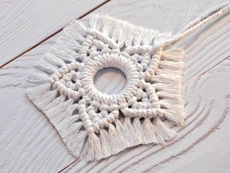 Macrame Star Tutorial, Macrame Star, Macrame Square Knot, Xmas Decorations Diy, Macrame Plant Hanger Tutorial, Farmhouse Christmas Ornaments, Star Tutorial, Makramee Diy, Macrame Owl