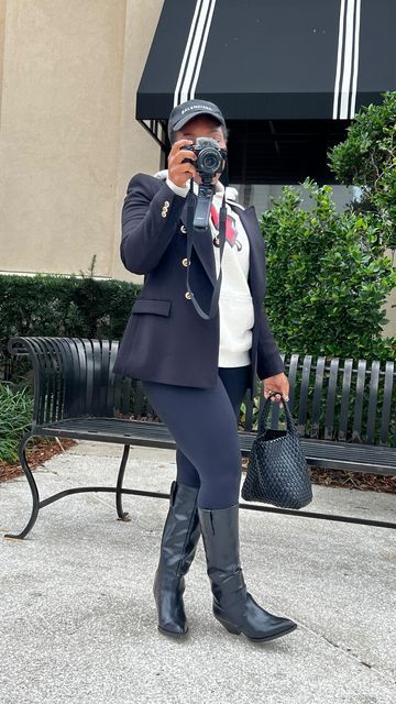 Cowboy Boots And Baseball Cap Outfit, Boots And Blazer Outfit, Hoodie And Blazer, Blazer And Boots Outfit, Blazer And Leggings, Hooded Blazer, Baseball Cap Outfit, Trendy Outfit Inspo, Zara Bag