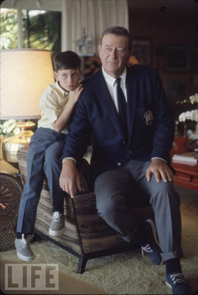 John Wayne at home with son John Ethan John Wayne Son, John Wayne Quotes, John Wayne Airport, Famous People Celebrities, John Wayne Movies, Wayne Family, Western Star, Actor John, Classic Movie Stars