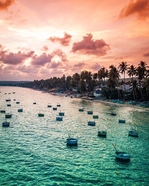 Can this get ever boring?  #Vietnam #travel #muine #phantiet #muinebeach #fromwhereidrone #southeastasia #sunset #southchinasea Vietnam Beaches, South China Sea, Aesthetic Picture, On The Road Again, Vietnam Travel, Beach Photography, Southeast Asia, Instagram Pictures, On The Road