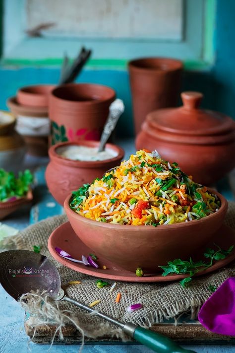 Hyderabadi Veg Biryani - Binjal's VEG Kitchen Mughal Food, Hyderabadi Biryani, Hyderabadi Cuisine, Vegetable Gravy, Veg Biryani, Delicious Rice, Rice Dish, Biryani Recipe, Mixed Vegetables