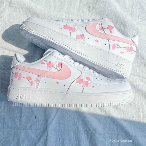 ✨Authentic, brand new in box. ✨100% hand painted to perfection❤️ ✨Waterproof and scratchproof ✨Please make sure that you choose your correct size using Nike’s size guide and you are okay with the shipping time! ✨All sizes available! The size may be converted to youth/men’s depending on what’s in stock. Tenis Air Force, Shoe Artwork, Nike Shoes Women Fashion, Colorful Sneakers, Nike Fashion Shoes, Preppy Shoes, Pretty Shoes Sneakers, Custom Air Force 1, Cute Nike Shoes