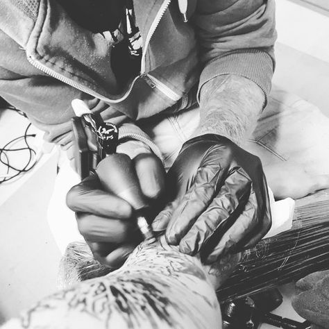 Tattoo Apprentice Aesthetic, Tattoo Machine Aesthetic, Tattoo Artist Aesthetic Men, Tattoo Artist Photography, Terminator Hand Tattoo, Wishbone Tattoo, Yogi Tattoo, Doe Tattoo, Dirty Air