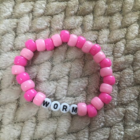 Kandi Word Ideas, Bead Bracelet Words Ideas Bad, Funny Bracelet Ideas, Bracelet Ideas Funny, Things To Put On Bracelets Words, Word Bracelet Beads Ideas, Kandi Worm, Silly Bracelets, Funny Kandi Bracelets