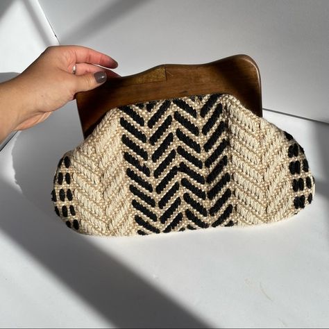 Wooden handle clutch Popular Purses, Cheap Purses, Quilted Wallet, Saddle Blanket, Perfect Handbag, White Purses, Quality Handbags, Hunting Season, Beaded Clutch