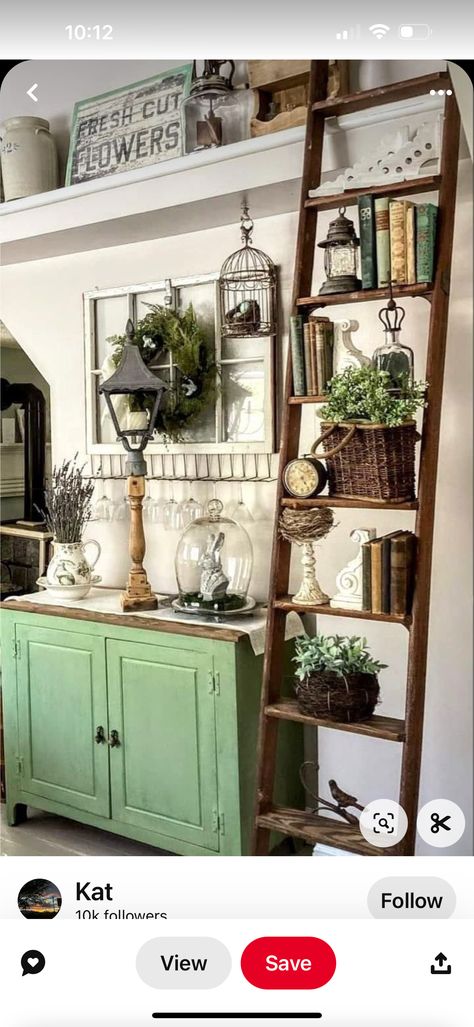 Sala Farmhouse, Antique Ladder, Rustic Entryway Table, Shallow Shelves, Antique Booth Ideas, Old Ladder, Cottage Core Decor, Arizona House, Earthy Home