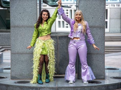 Disneyland Halloween Costumes, Disney Costumes For Women, Sister Halloween Costumes, Disney Universe, Sister Costumes, Disney Duos, Lizzie Mcguire Movie, Disney Characters Costumes, Friend Costumes