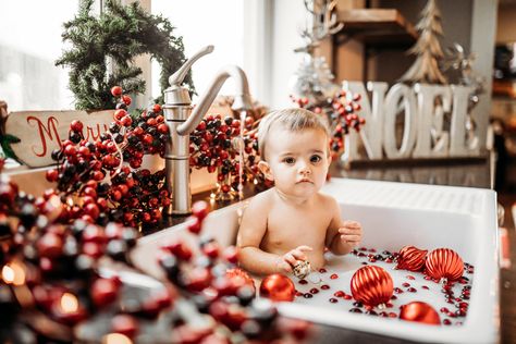 Family Christmas Pictures With 6 Month Old, Christmas Themed 6 Month Pictures, Milk Bath Christmas Photography, December Baby Month Picture, 9 Month Christmas Photos, Christmas 6 Month Photos, Winter 1st Birthday Photo Shoot, 6 Month Christmas Pictures Baby, Lifestyle Christmas Photoshoot