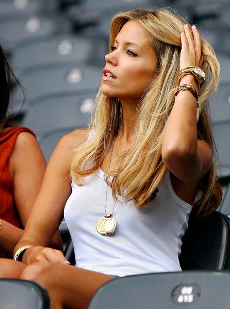 Sylvie-Van-der-Vaart-Rolex Hot Fan, Gold Watch, Women Wear, Long Hair Styles, Models, Celebrities, Music, Hair, Gold