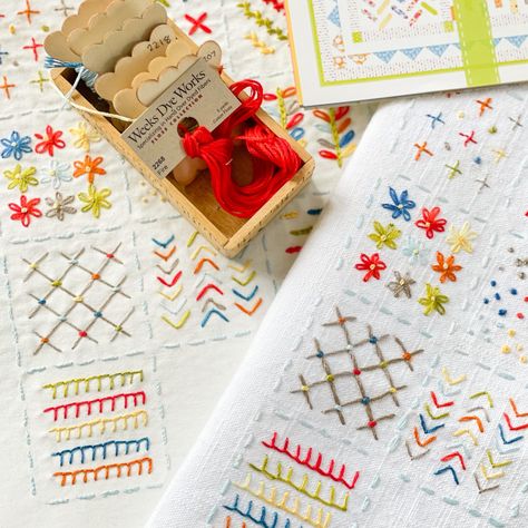 Sampler Embroidery Patterns Free, Beginner Embroidery Sampler, Hand Embroidery Sampler Pattern Free, Embroidery Stitch Book Free Pattern, Embroidery Stitch Sampler Free Pattern, Free Embroidery Sampler Pattern, Stitch Sampler Embroidery, Embroidery Sampler Ideas, Embroidery Sampler Pattern Free