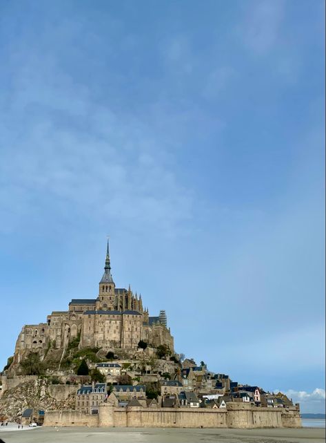 Le Mont-Saint-Michel, France ~ tangled castle ~ rapunzel castle real life ~ european castle ~ castle background ~ castle lockscreen Tangled Castle, European Mount Ideas, Rapunzel Castle, Beach Castle, European Castle, Real Life Rapunzel, European Mount, Vacation 2024, 2024 Travel