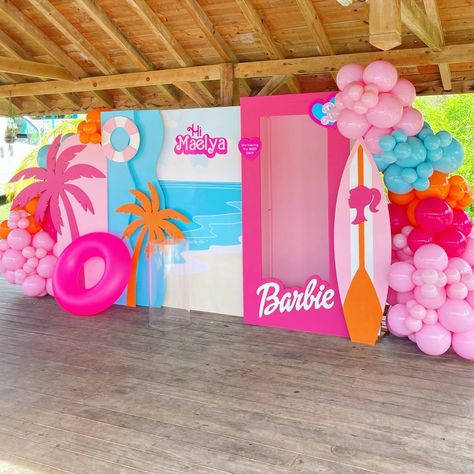 Barbie Beach Party Ideas, Barbie Outdoor Party, Beach Barbie Birthday Party, Barbie Swim Party, Barbie Surfboard, Barbie Malibu Birthday Party, Barbie Pool Party Ideas, Barbie Decorations Birthday, Malibu Barbie Birthday Party