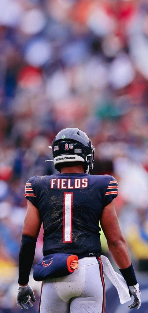 Justin Fields Wallpaper, Nfl Aesthetic, Nfl Photography, Madden 25, Football Aesthetics, Chicago Bears Wallpaper, Cool Football Pictures, Football Guys, Nice Cakes