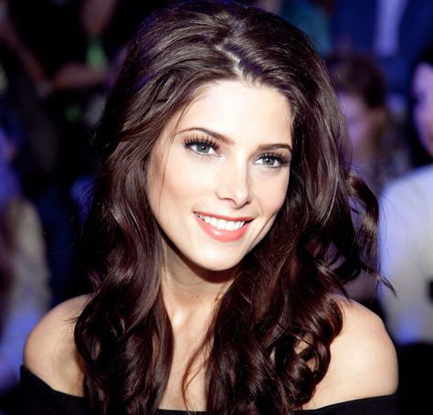 Ashley Greene Ashley Green, Alice Cullen, Ashley Greene, The Twilight Saga, Girl Crushes, Famous Faces, Woman Crush, Great Hair, Belleza Natural