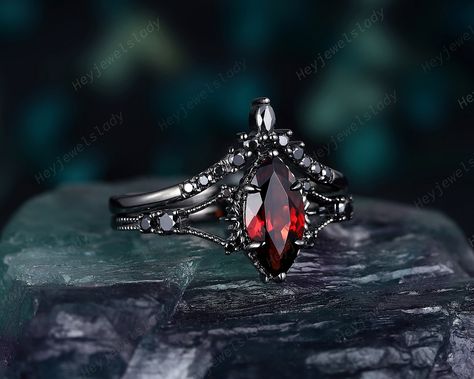 Garnet Engagement Ring Gold, Black And Red Promise Ring, Witchy Wedding Rings Ruby, Elegant Garnet Crystal Wedding Ring, Gothic Ruby Promise Ring, Gothic Garnet Engagement Ring, Fairytale Engagement Rings, Red Engagement Ring, Vampire Wedding