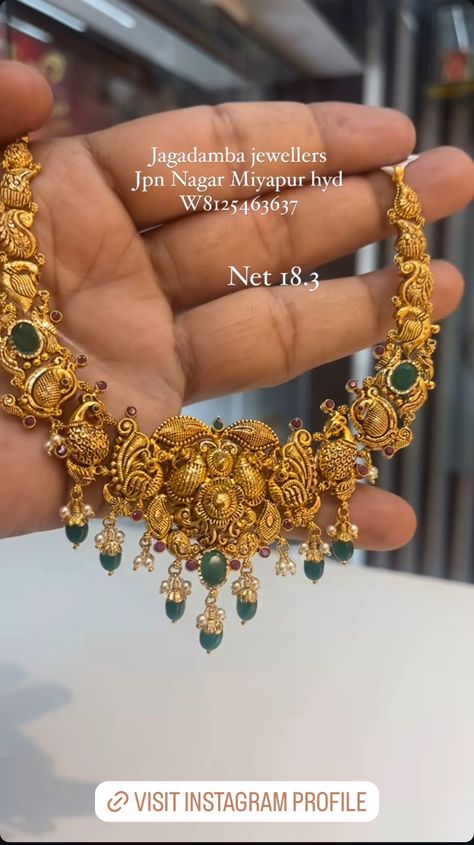 Haram And Necklace Set Gold, 32 Grams Gold Haram Designs, 20 Grams Gold Choker Designs, 16 Grams Gold Necklace Designs, Gold Necklace Set 20 Grams, Mang Tika, Indian Gold Necklace Designs, Choker Sets, Simple Necklace Designs