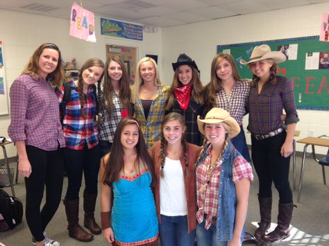 Recalling the Wild West for Spirit Week. Wild West Spirit Day, Wild West Dress, Spirit Week Themes, Wild West Costumes, Ed Nurse, Spirit Day, Spirit Week Outfits, Football Spirit, Week Outfits