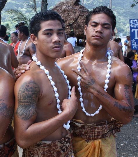 Samoan People, Samoan Women, Samoan Men, Polynesian Men, Hawaiian Dancers, Hawaiian Men, Polynesian Culture, North And South, North And South America