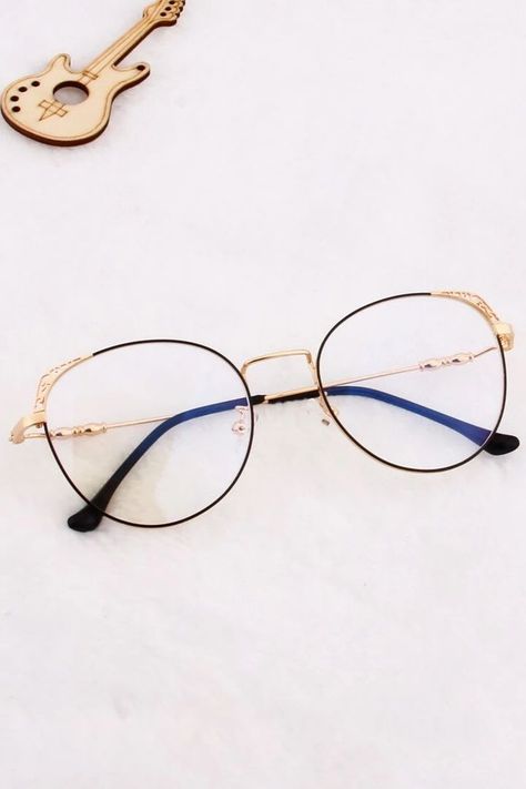 Glasses Inspo, Glasses For Face Shape, Glasses Ideas, Classy Glasses, Glasses Frames Trendy, Glasses Outfit, Circle Glasses, Fashion Reading Glasses, Glasses For Your Face Shape