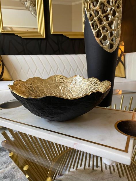 Black And Gold Living Room, Gold Dining Room, Gold Living Room Decor, Gold Living, Gold Bowl, Gold Living Room, Black Bowl, Glam Living Room, Gold Home Decor