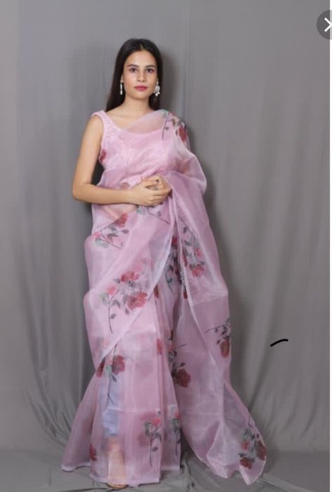 Flower Saree, Print Blouse Design, India Traditional Dress, Daily Wear Sarees, Silk Kurti Designs, Sarees For Girls, Flower Print Blouse, Modern Saree, Indian Silk Sarees