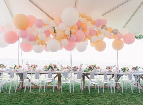 Bridal Bbq, Bridal Shower Themes Spring, Balloon Tent, Bridal Shower Themes, Rustic Bridal Shower Favors, Outdoor Tent Wedding, Outdoor Bridal Showers, Clear Chairs, Easter Baby Shower