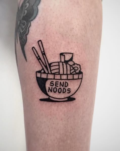 Ramen Tattoo, Nerdy Tattoos, Send Noods, M Tattoos, Food Tattoos, Traditional Tattoo Sleeve, Muster Tattoos, Geniale Tattoos, Leg Tattoo Men