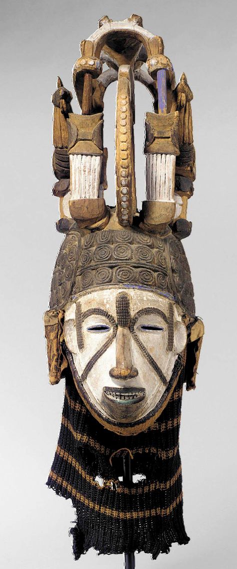 Sotheby's 2002 Africa Mask, African Artifacts, African Traditional Religions, African Wood Carvings, Artifact Art, Afrikaanse Kunst, African Spirituality, African Sculptures, Mask Masquerade