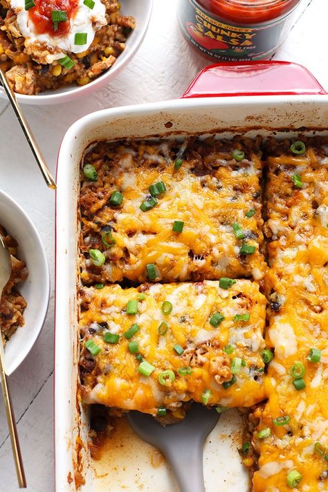 Southwestern Chicken Casserole (29g protein!) - Fit Foodie Finds Southwestern Chicken Casserole, Chicken Casserole Recipes Healthy, Best Chicken Casserole, Pasta Healthy, Southwestern Chicken, Fit Foodie Finds, Healthy Casserole Recipes, Rice Casserole Recipes, Southwest Chicken