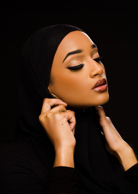 #makeup #makeupideas #photoshoot #muslim #muslimahfashion #makeuptutorial #makeupideas #aesthetic #modeling Photoshoot With Hijab, Muslim Photoshoot, Hijab Shoot, Black Outfit Hijab, Aesthetic Modeling, Islamic Modest Fashion, Muslim Photos, Modelling Portfolio, Muslim Eid