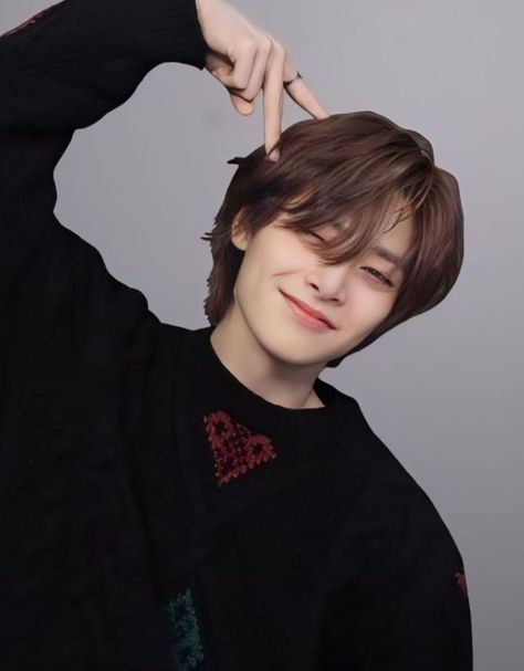 He should do the han river trend frrr I.n With Curly Hair, Cute Jeongin Pics, Skz I.n Icon, I N Stray Kids Cute, Stray Kids I.n, Skz Cute Pics, In Stray Kids Boyfriend Material, Blue Heart Emoji, Baby Hyunjin