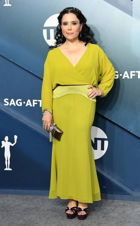 Alex Borstein from SAG Awards 2020 Red Carpet Fashion Alex Borstein, Samira Wiley, Mrs Maisel, Yvonne Strahovski, Rachel Brosnahan, Joey King, Red Carpets, Sag Awards, Winona Ryder