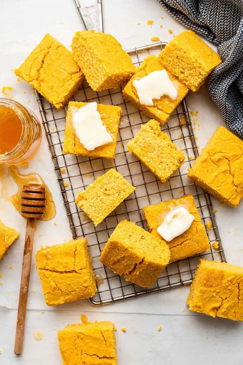 An easy, one-bowl, gluten-free, vegan pumpkin cornbread recipe that's bursting with fall flavors Cornbread Dairy Free, Pumpkin Cornbread Recipe, Pumpkin Cornbread, Quinoa Flour, Vegan Pumpkin Bread, Vegan Cornbread, Moist Cornbread, Gluten Free Yeast Free, Winter Meals