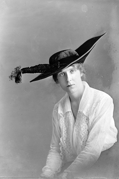 Wide brim hat with feather - New Zealand Fashion Museum Blood Red Hair, New Zealand Fashion, Hat With Feather, Edwardian Hat, Fashion Museum, Bloomsbury Group, 1910s Fashion, Era Fashion, Museum Fashion