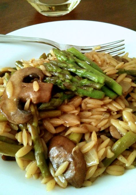 One of the first recipes from Vegetarian Times that I ever fell in love with. Enjoy the magic of orzo…a humble, but delicious little pasta that looks like rice. The ingredient list is somewha… Orzo Asparagus, Asparagus Orzo, Mushroom Asparagus, Orzo Dishes, Like Rice, Asparagus And Mushrooms, Orzo Recipes, Big Appetite, Chicken Asparagus