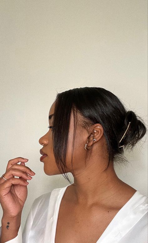 Claw Clip Short Hair Black Women, Styling Relaxed Hair Black Women, Claw Clip Hairstyles Short Relaxed Hair, Short Pressed Hairstyles For Black Women, Sleek Hairstyles Black Women Natural Hair, Short Natural Blowout Hairstyles Black Women, Medium Relaxed Hair, Relaxed Hair Aesthetic, Claw Clip Silk Press