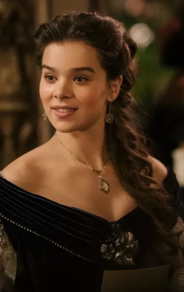 Dickinson Season 2 Episode 6 Review: Split the lark - TV Fanatic Hailee Steinfeld Vampire, Rooksgrave Manor, Sophie Beckett, Ella Hunt, Regency Dresses, Out Of Mind, Night At The Opera, Emily Dickinson, Hailee Steinfeld