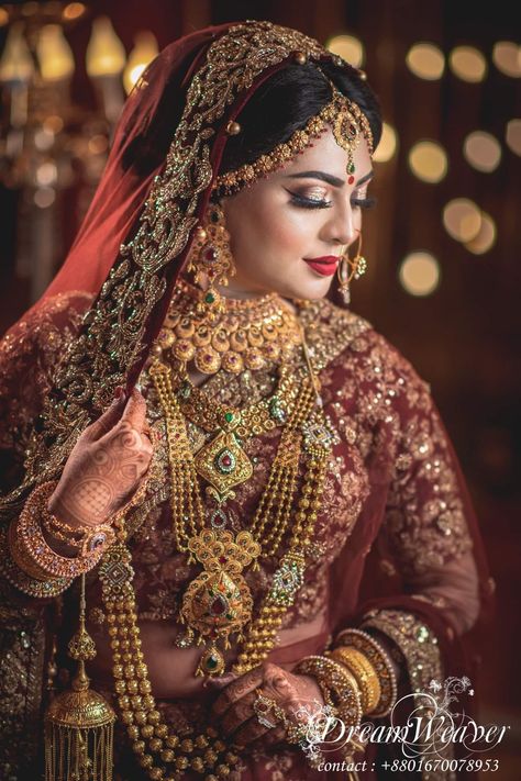 Brides Poses, Indian Bride Poses, Bengali Saree, Indian Bride Photography Poses, Muslim Bridal, Indian Wedding Poses, Bride Photos Poses, Indian Wedding Bride, Bridal Photography Poses