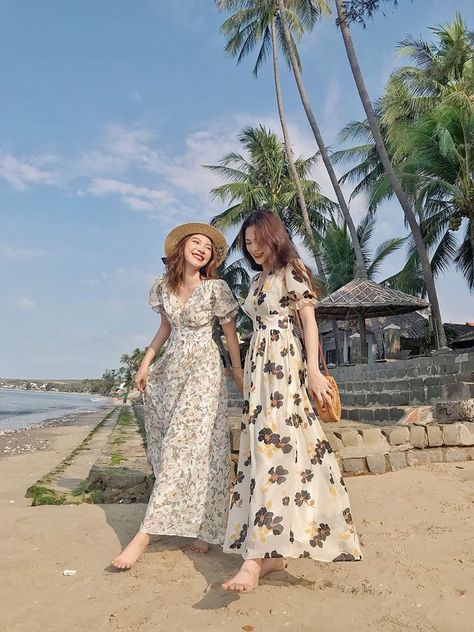 Korean Beach Outfit Dress, Modest Beach Dress, Ootd Pantai Dress, Simple Beach Outfit Beachwear, Dress Pantai Hijab, Beach Korean Outfit, Bali Outfit Ideas Women, Outfit Pantai Korea, Korean Summer Outfits Beach