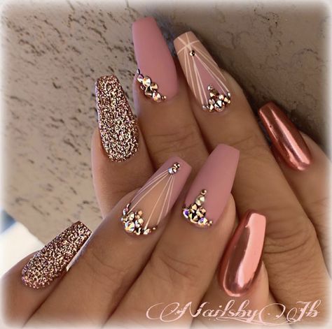 Quince Nails, Rose Gold Nails Design, Quinceanera Nails, Nails Rose, Gold Nail Designs, Gold Nail, Rose Gold Nails, Bride Nails, Bridal Nails