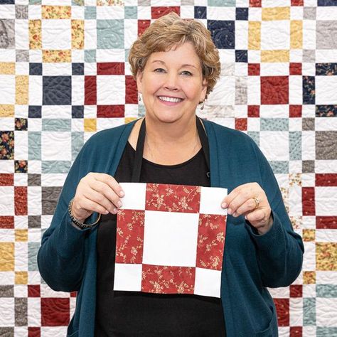 Quilt Patterns Free Missouri Star Quilt, Missouri Quilt Company Tutorials, Ffa Quilt, Missouri Star Quilt Pattern, Missouri Quilt Tutorials, Easy Layer Cake, Missouri Star Quilt Company Tutorials, Missouri Star Quilt Tutorials, Layer Cake Fabric