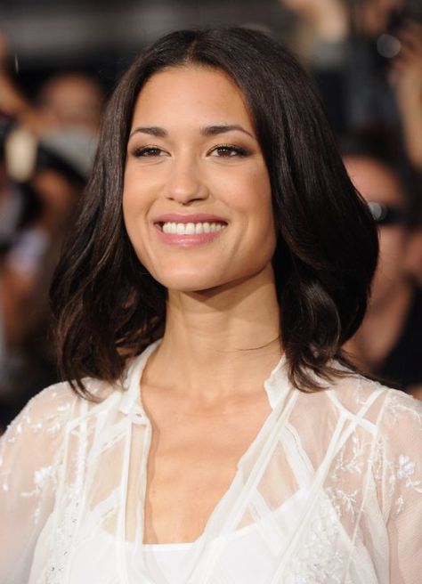 Julia Jones - actress. Choctaw, Chickasaw, and African-American. Shaman Warrior, Leah Clearwater, Twilight Dr, Native Beauty, Julia Jones, American Indian Girl, Native Women, Female Faces, Native American Photos