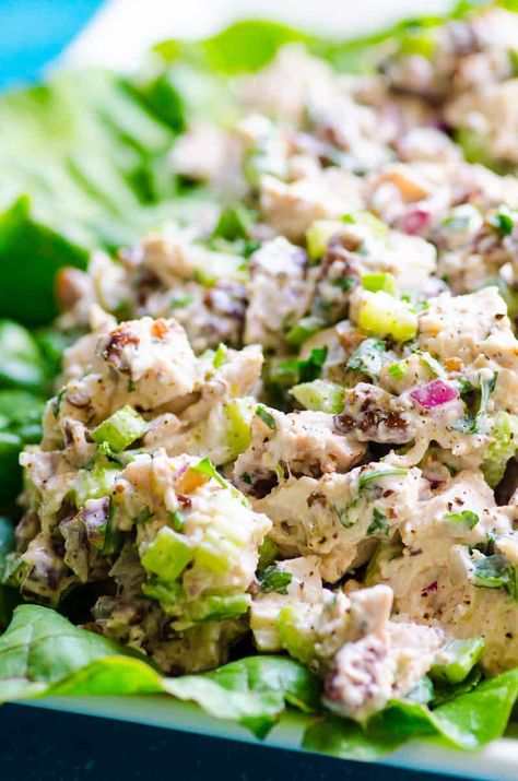 Easy and low fat Healthy Chicken Salad that is a must for easy lunches and quick dinners. It’s also low in calories and sodium, but big on flavor. Low Calorie Chicken Salad, Healthy Breakfast Bowl, Healthy Chicken Salad Recipe, Low Calorie Chicken, Chicken Honey, Vegan Steak, Pastas Recipes, Salad With Chicken, Breakfast Low Carb