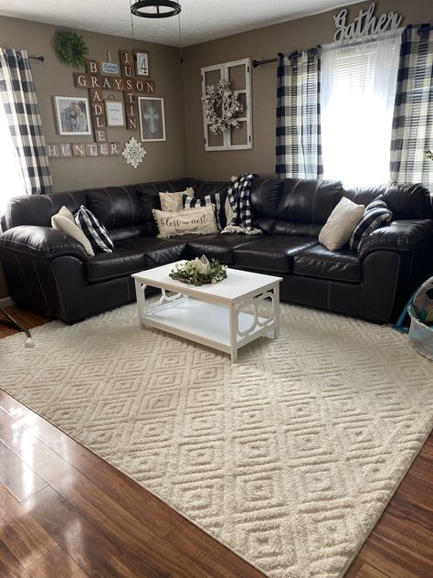 Black Couch Living Room Decor Farmhouse, Living Room Ideas Old House, Black Farmhouse Living Room, Buffalo Plaid Living Room, Rustic Living Room Decorating Ideas, Plaid Living Room, Western Living Room Decor, Red Living Room Decor, Country Sofas